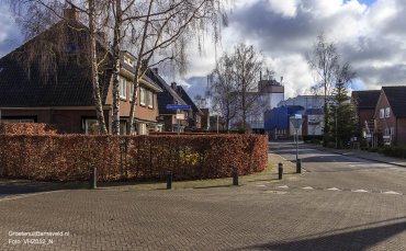 Heden 2015 - De kruising Molenweg, Haarkampstraat met op de achtergrond mengvoeder Brons Voorthuizen.